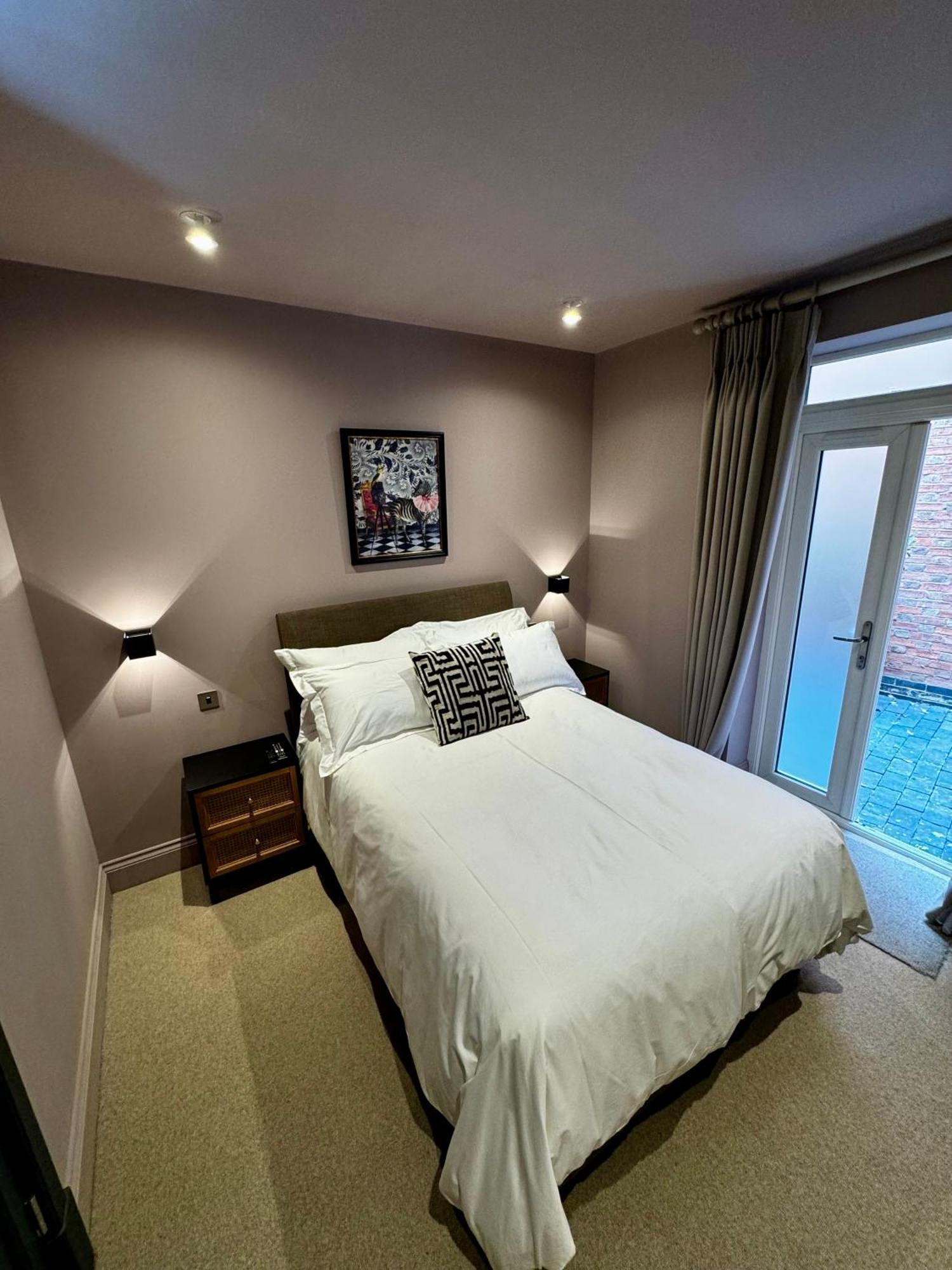 Macbeths Corner High End Luxury Apartment In Centre With Parking Stratford-upon-Avon Bagian luar foto