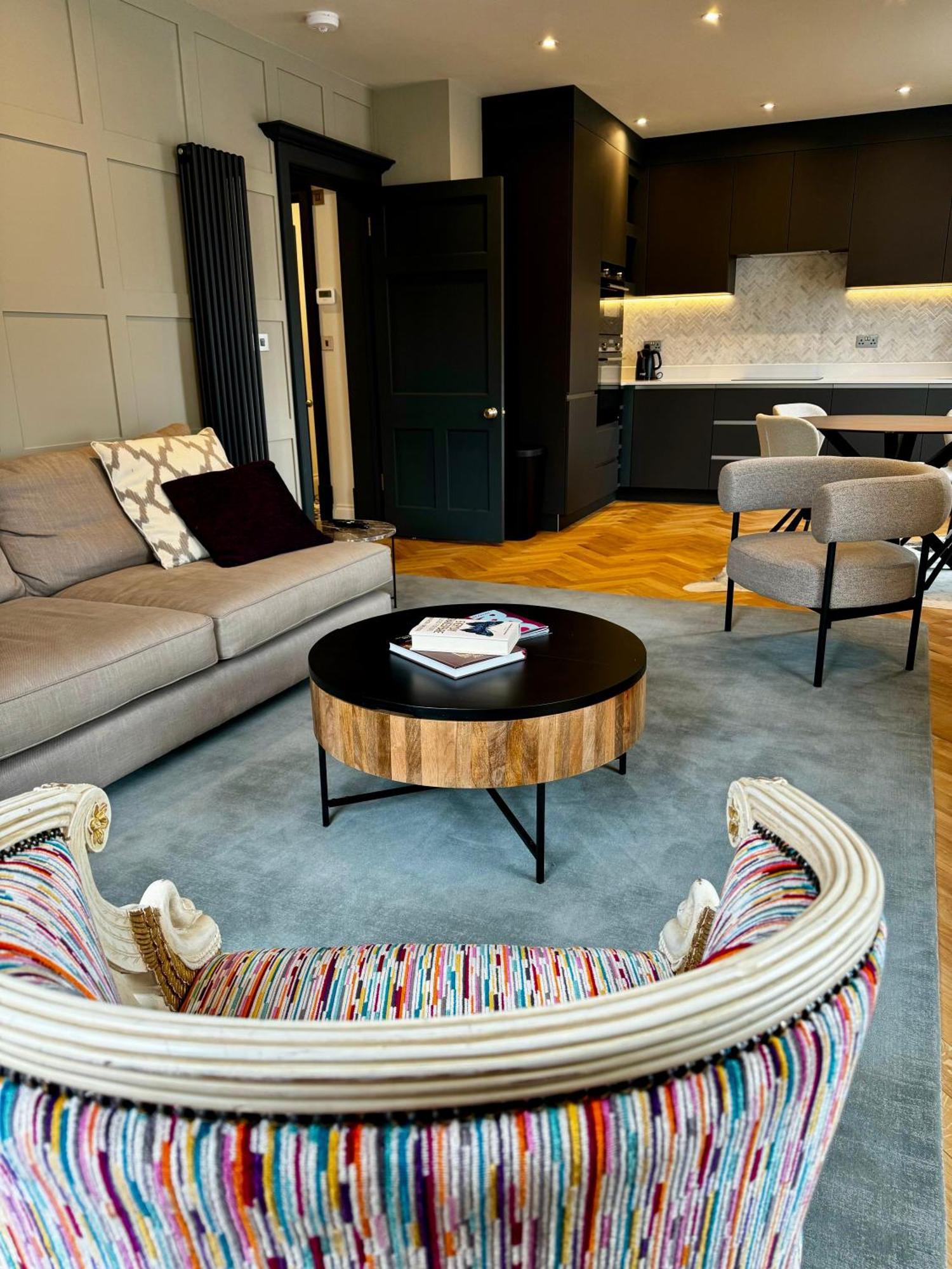 Macbeths Corner High End Luxury Apartment In Centre With Parking Stratford-upon-Avon Bagian luar foto