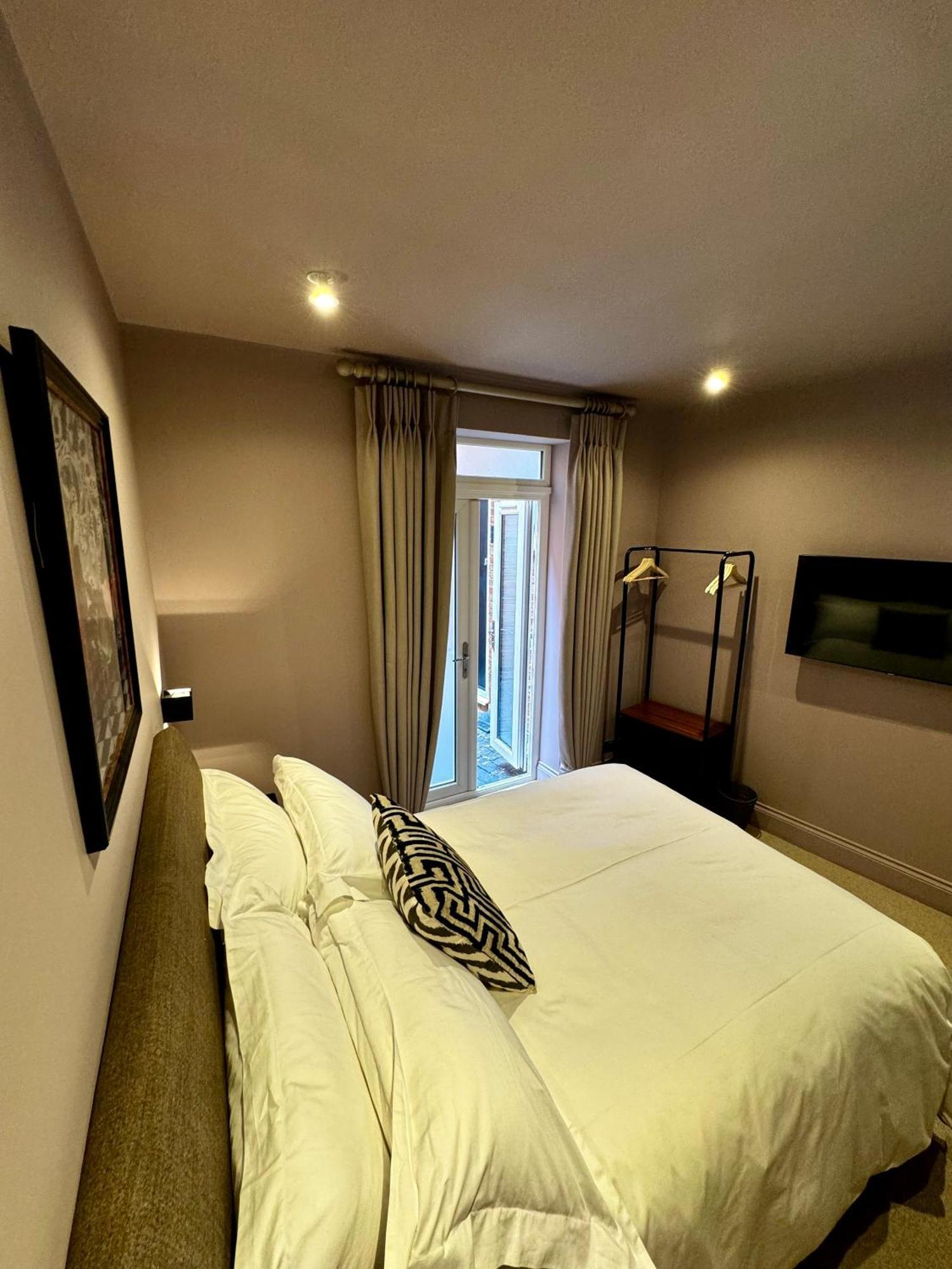 Macbeths Corner High End Luxury Apartment In Centre With Parking Stratford-upon-Avon Bagian luar foto